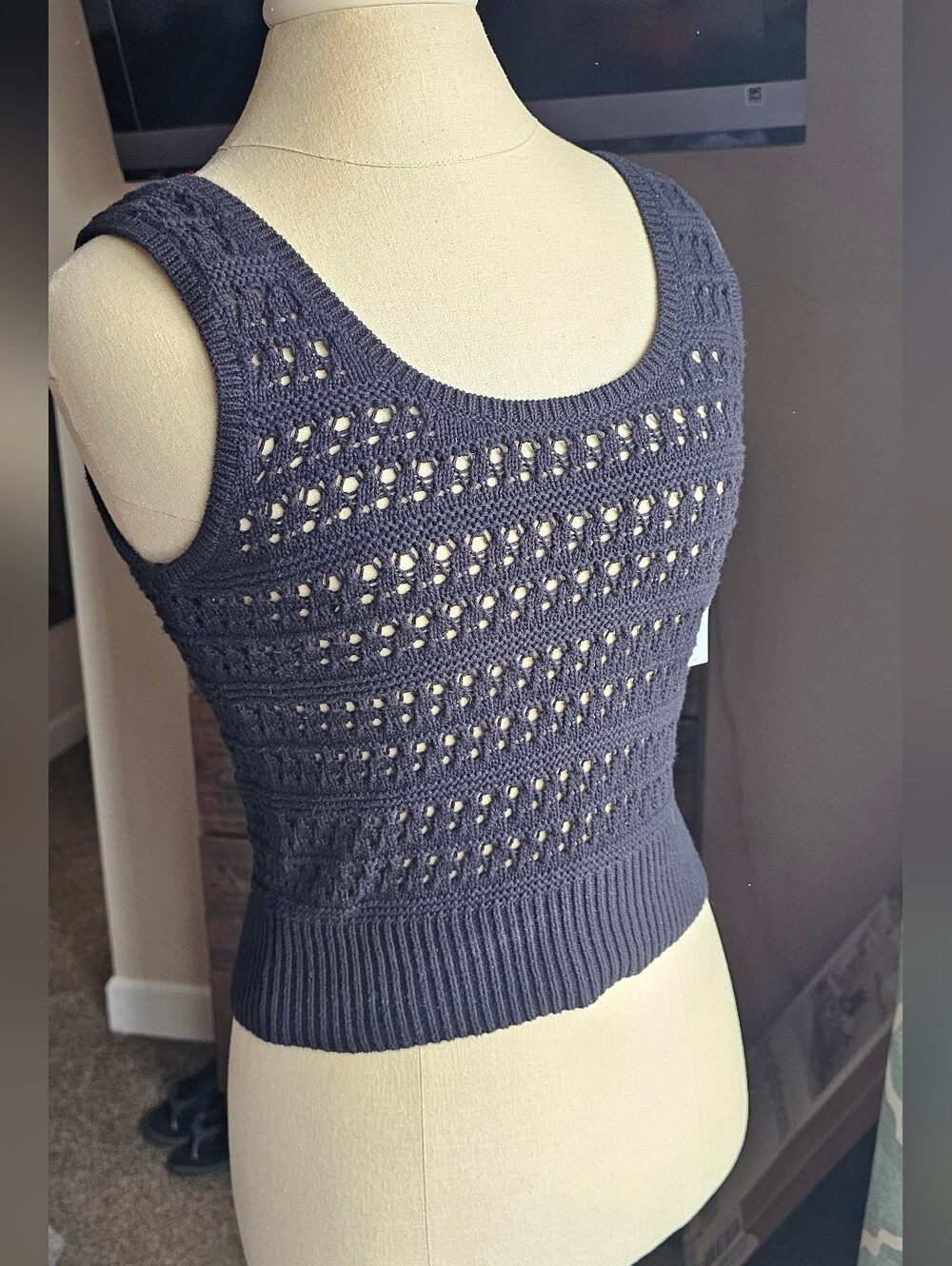 NWT OLD NAVY Crochet Open knit Tank Scoop neck Cropped 100% cotton XS Black